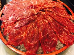 安格斯牛肉-鲜入围煮花胶鸡海鲜火锅