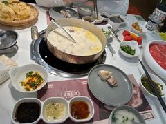 -洪氏嗨捞·广东猪肚鸡·椰子鸡火锅(西咸万象城店)