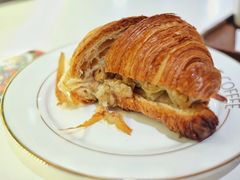 牛角包烧麦-不正咖啡(万达尊店)