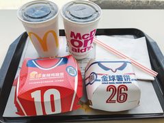 金球麦辣鸡腿堡-麦当劳(友谊路得来速店)