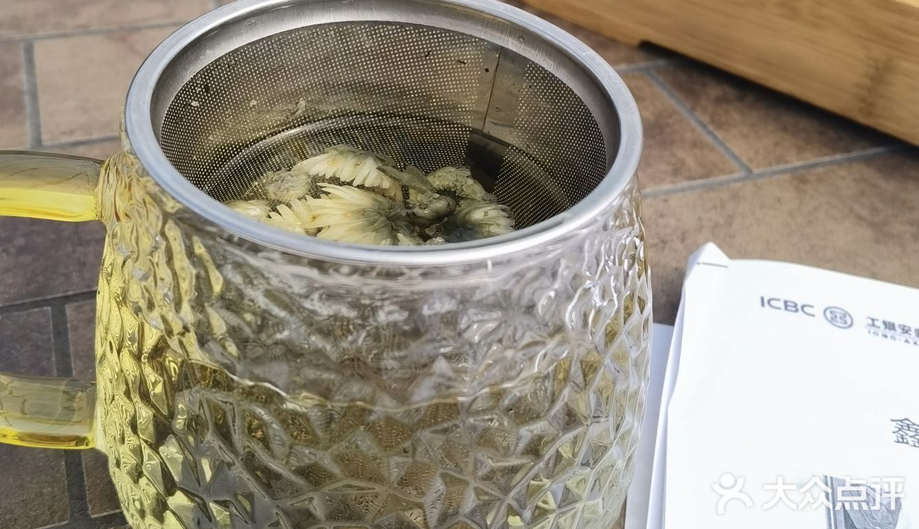 基本上喝茶为主，大夏天的露台太热了