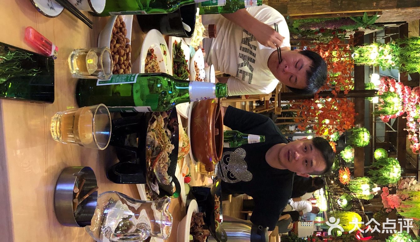 边听歌边吃饭，值得推荐