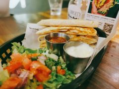 鸡肉小麦饼ChickenQuesadil-Liberty Brewing Co·曼哈顿餐吧