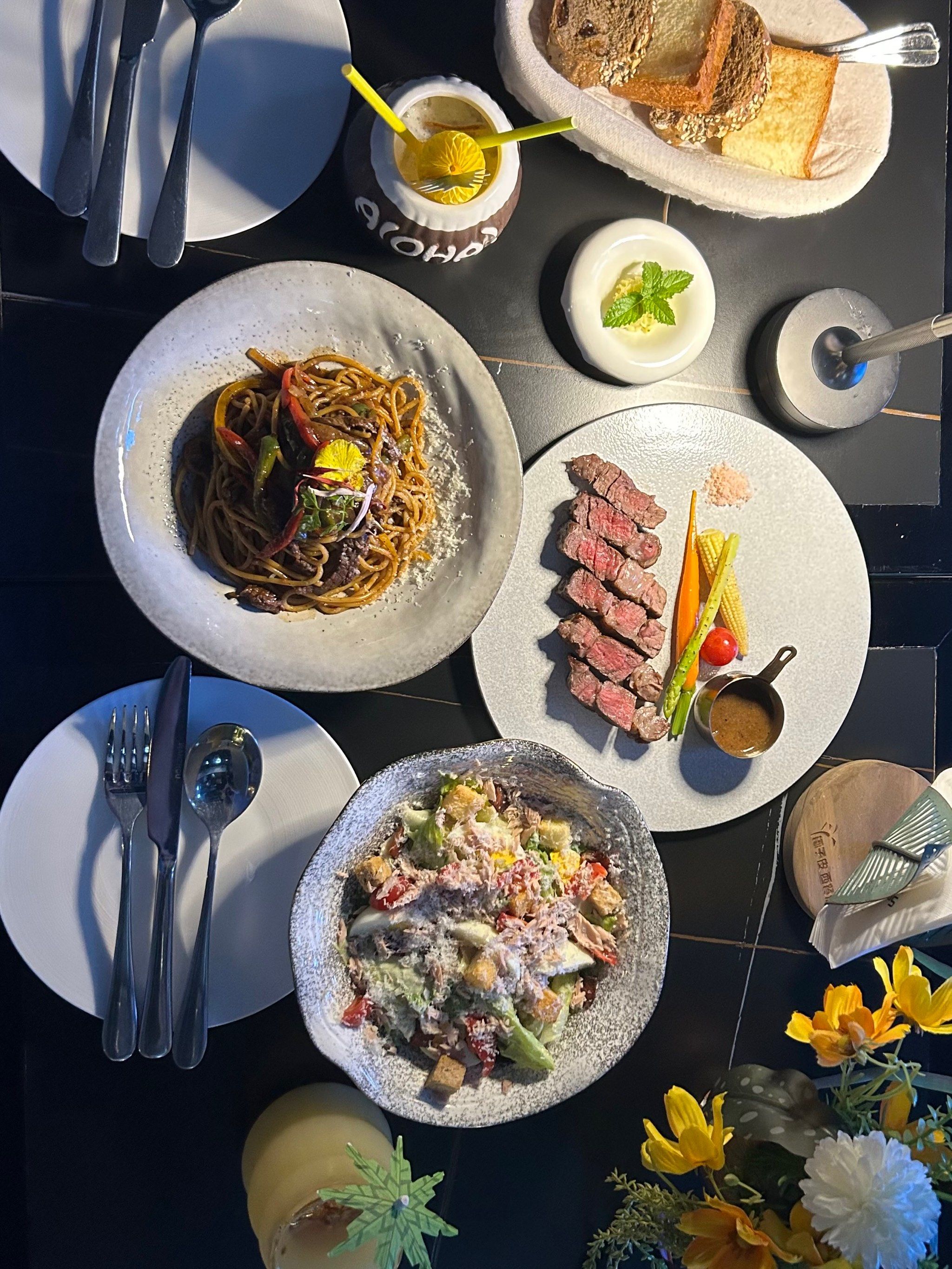 浪漫夜晚的美食约会