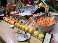-大中华希尔顿酒店-念自助餐·嗨啤·小龙虾