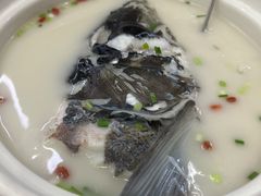 鱼头汤-万佛湖许老大铁锅鱼(黑金冠店)