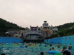 -平湖九龙山乐满地水上乐园