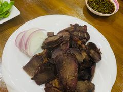 熏马肠熏马肉拼盘-萨宁音登锡伯风味餐厅(一楼店)