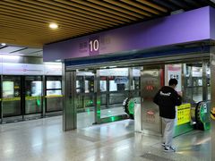 -红土地(地铁站)