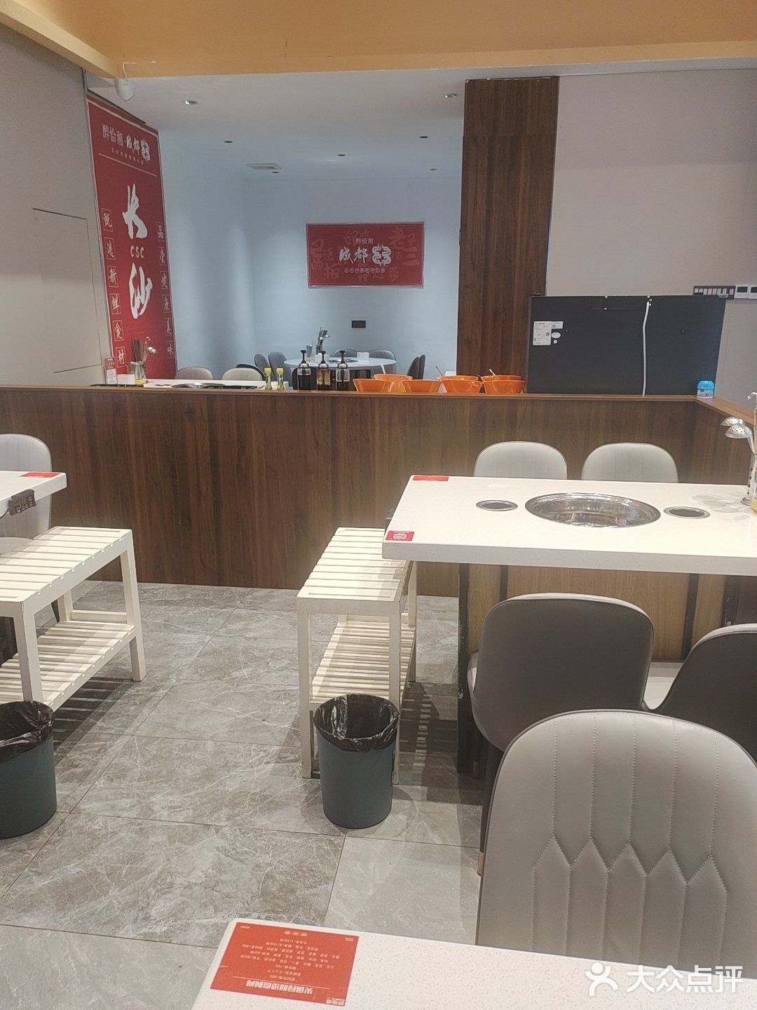 木桥旁边的串串