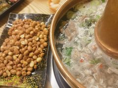 -洞庭洲·防空洞火锅·烧烤·铜锅涮肉(新百广场店)