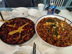老巷子肥肠鸡-付掌柜在成都·热炒砂锅集(金禾店)