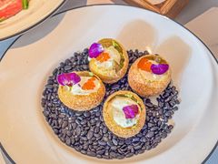 金枪鱼牛油果脆球-Crafted 花园露台牛排海鲜馆