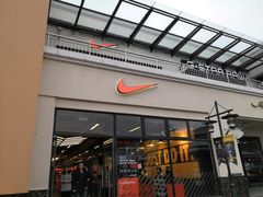 -NIKE上海青浦换季优惠店
