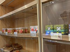 面包甜点陈列柜-老梦面包 CHEZMOREL(三源里店)