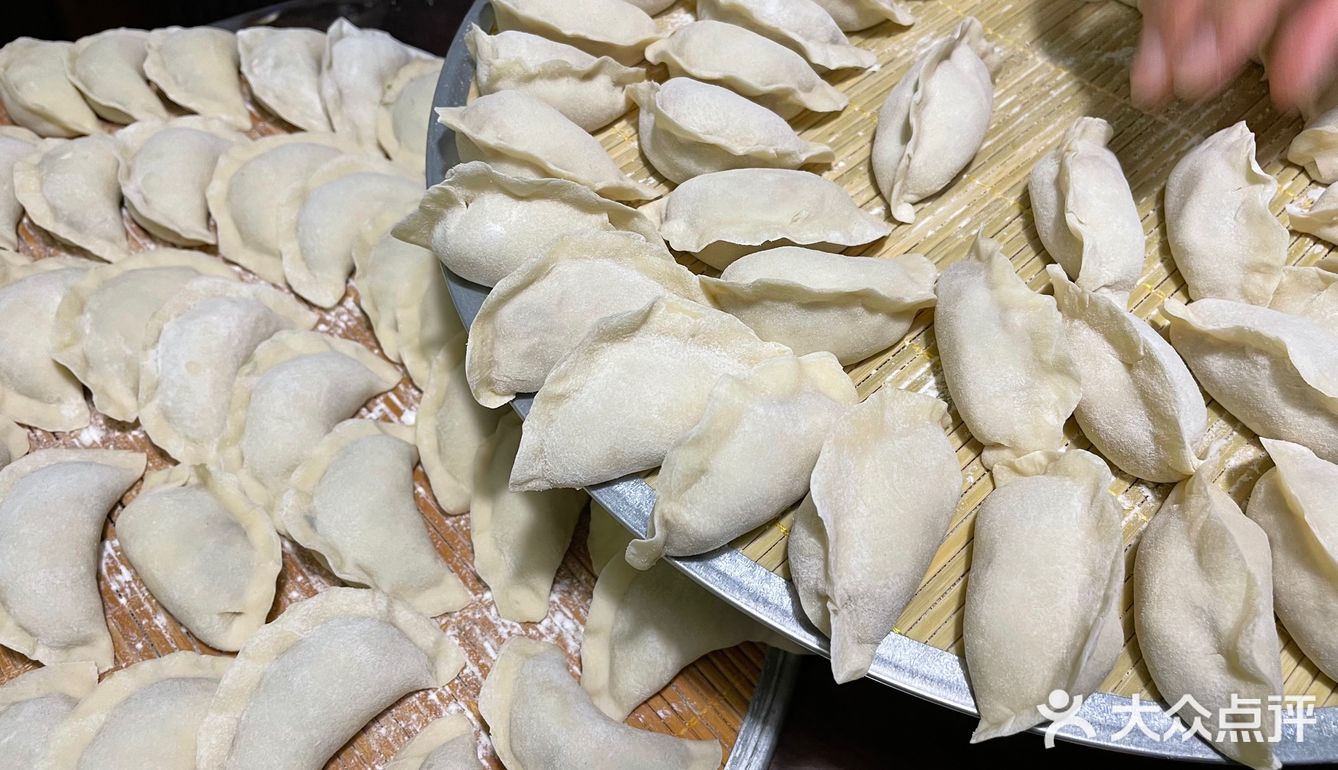三鲜馅酸菜馅每种都是新年的馅儿