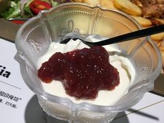 希腊草莓酸奶&希腊核桃蜂蜜酸奶-HELLO MUSAE 拾光缪斯餐厅·纯正希腊风味(苏州中心店)