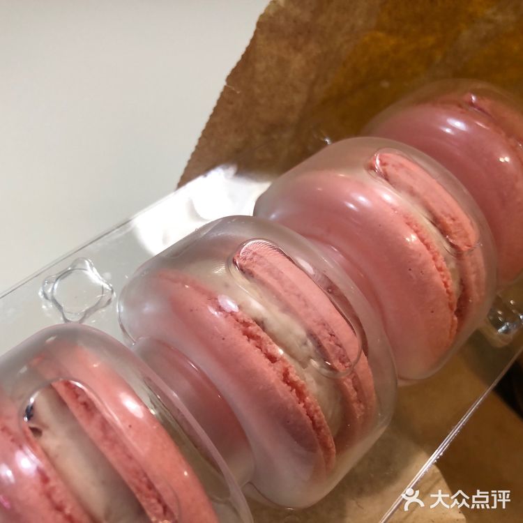 来一个 圆筒冰淇淋  麦当劳