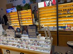 -优医视平价眼镜蔡司依视路折扣工厂店(十里堡店)