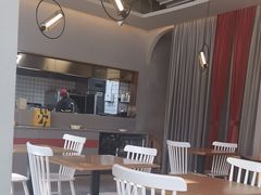 -HELLO 27 意面·沙拉·帕尼尼