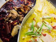 牛油酸菜鱼鸳鸯锅-钢管厂五区小郡肝火锅串串 Chuan Chuan hot pot