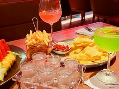 -FOUR PLAY BAR