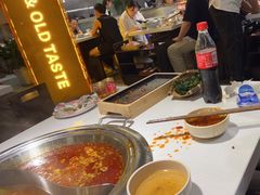 -老房老舍重庆火锅(假日城市店)