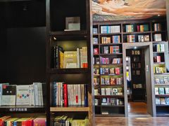 -钟书阁(松江泰晤士小镇店)