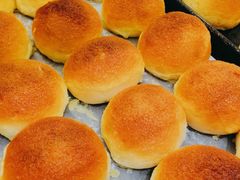 牛乳卡仕椰汁包-众丁龙凤·现烤面包·蛋糕·喜饼(陈总店)