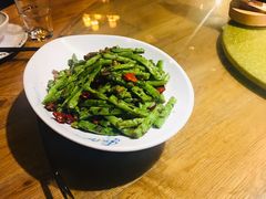 橄榄菜炒肉末四季豆-爱啤精酿·民谣酒馆(滨江店)