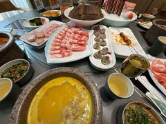 -龍歌自助小火锅(市南金茂湾店)