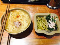 -亮亮面馆(经六路店)