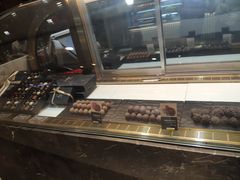 面包甜点陈列柜-Awfully Chocolate(来福士广场店)