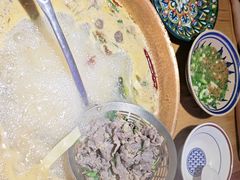 -洱火云南酸菜牛肉火锅(石景山当代商城店)