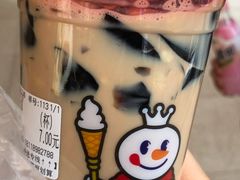 -蜜雪冰城(万达广场外B号门门口外集装箱店)