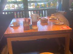 -帅巴人舅母子腊蹄民俗村