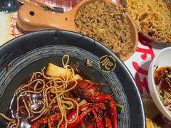 -肥肥虾庄·金牌油焖大虾(汉街SKP店)