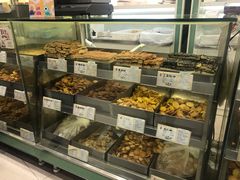 面包甜点陈列柜-上海哈尔滨食品厂(淮海中路店)