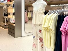 -URBAN REVIVO(七宝领展广场店)