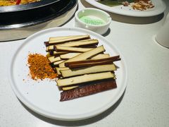 -茅草房·河畔园林火锅