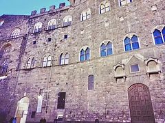 -文艺复兴百货(米兰大教堂广场店)