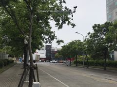 -上海华裕比亚迪4S店