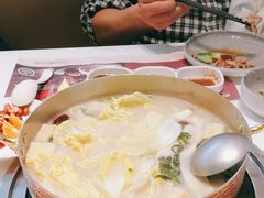 -洪氏嗨捞·广东猪肚鸡·椰子鸡火锅(西咸万象城店)