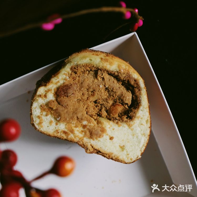 咸口叉烧特别香，黑芝麻咸奶酥上次吃觉得偏咸