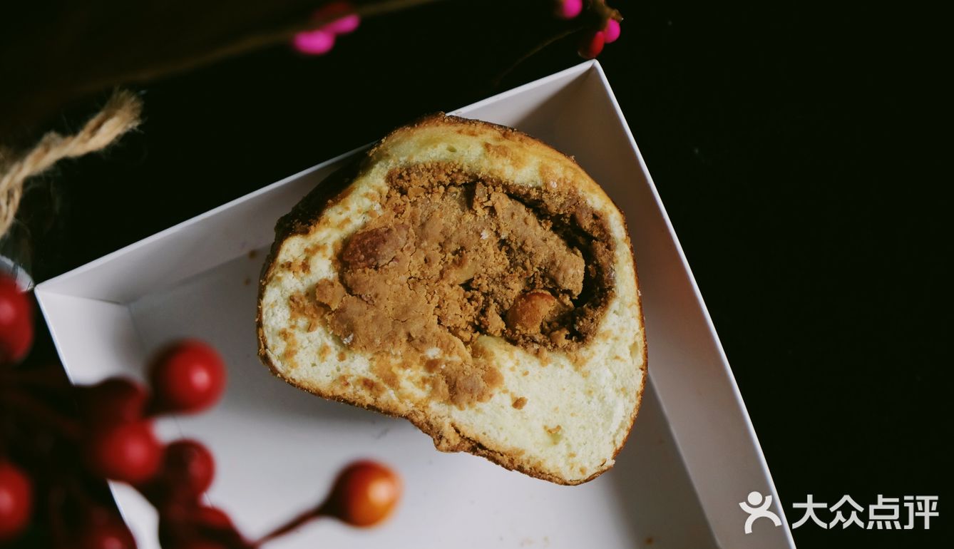 咸口叉烧特别香,黑芝麻咸奶酥上次吃觉得偏咸