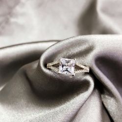 -威德钻石-克拉钻大本营(南京东路店)