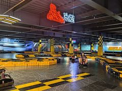 -极限PLAY运动娱乐新世界·团建派对表演休闲馆·室内高空游乐园