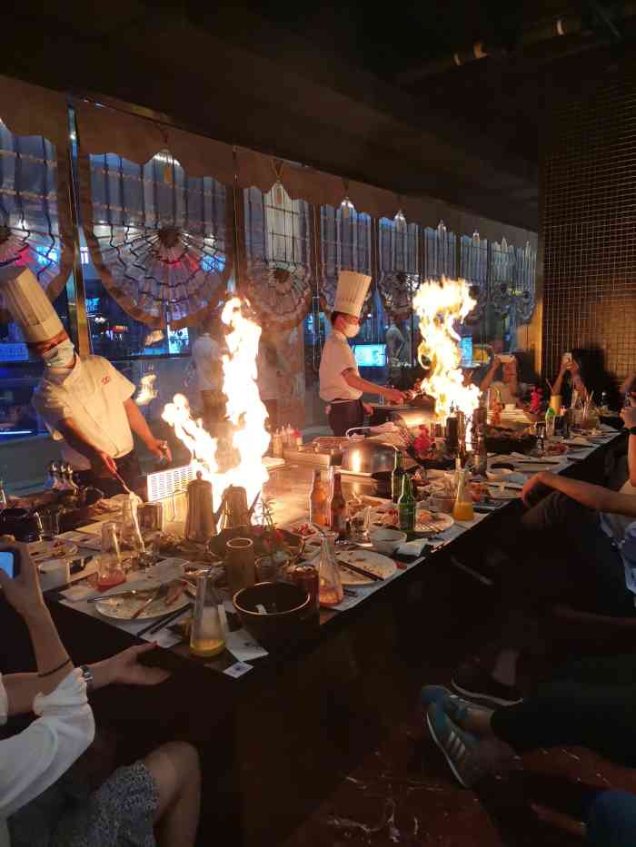 不翻台·无国界铁板烧(上谷大观店)-"印象里就吃过一次铁板烧,在点评