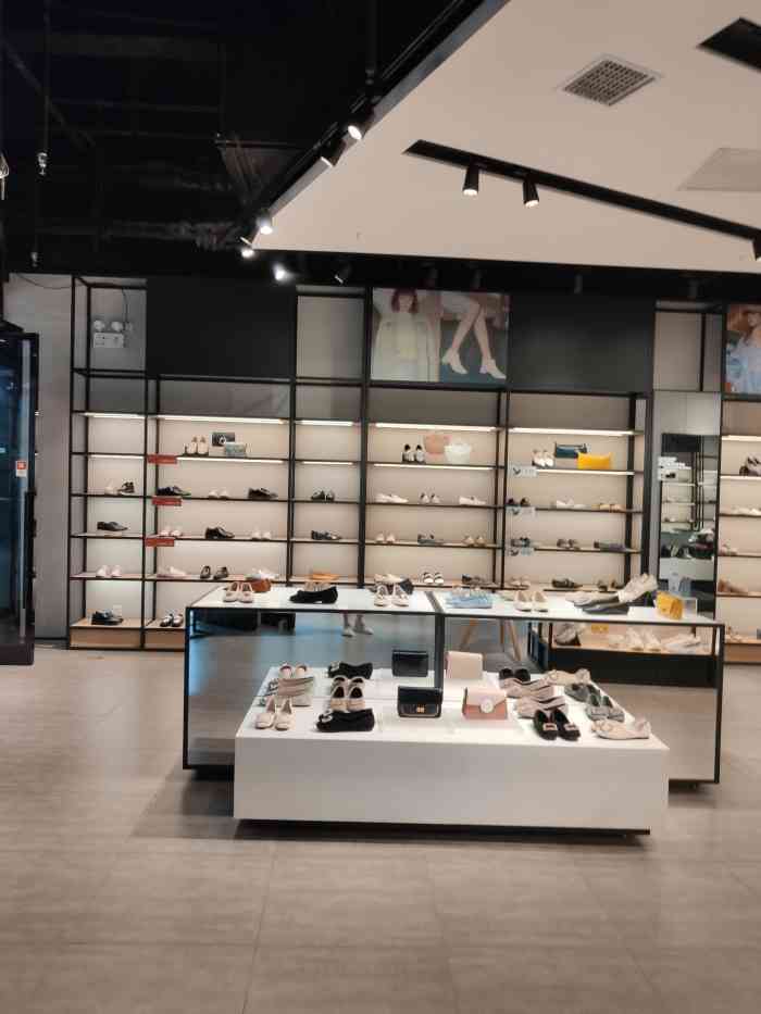 westlink(万达广场店)-"西遇也是重新装修过得,以前就是卖鞋子,感.