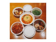 -渝是乎酸菜鱼·川渝小炒(新世界百货望京店)